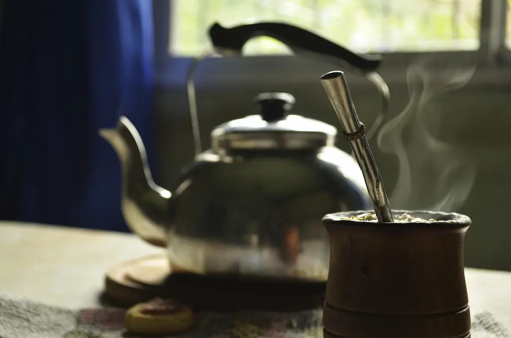 El mate hidrata mita yerba mate agua