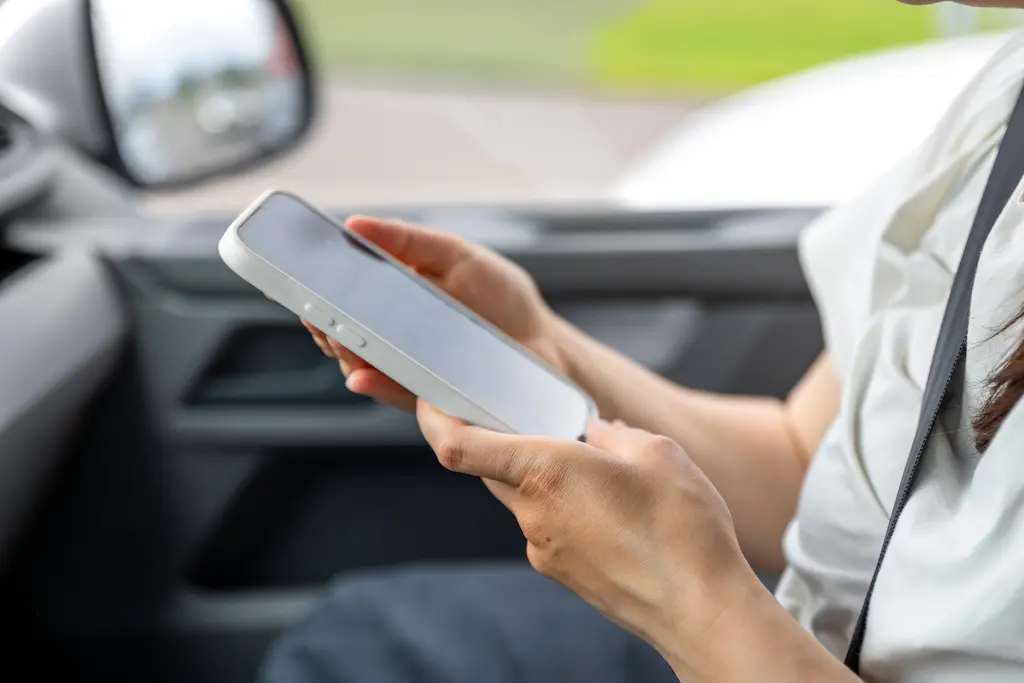 Leer en el auto mareo dolor de cabeza